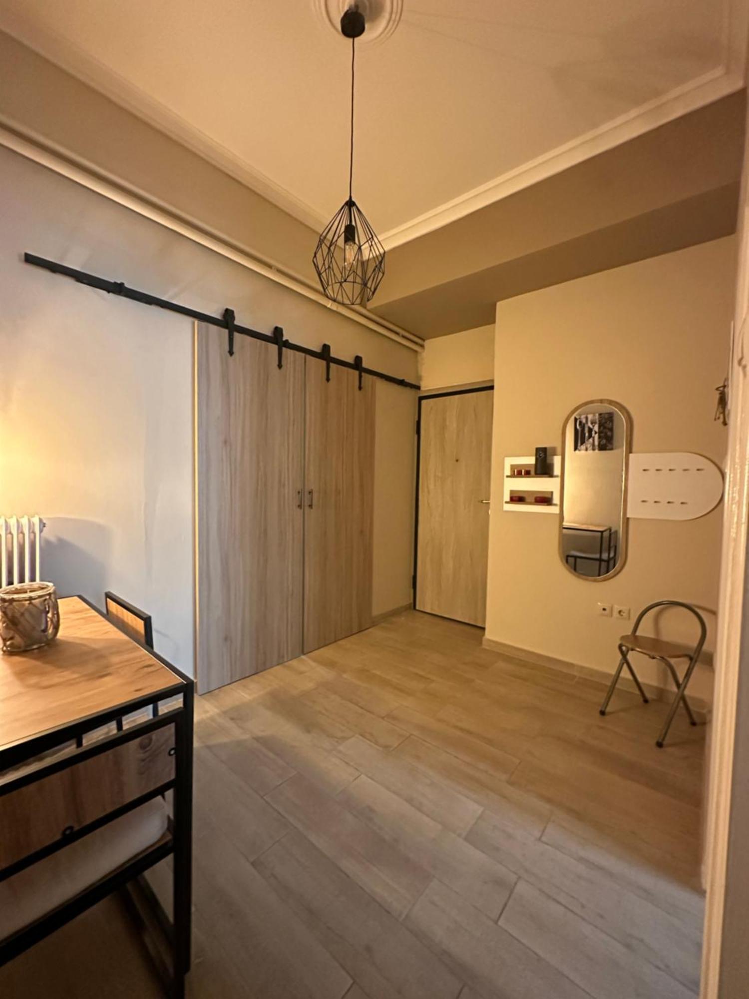 Ζεστή Φωλίτσα Στο Κέντρο. Apartamento Atenas Exterior foto