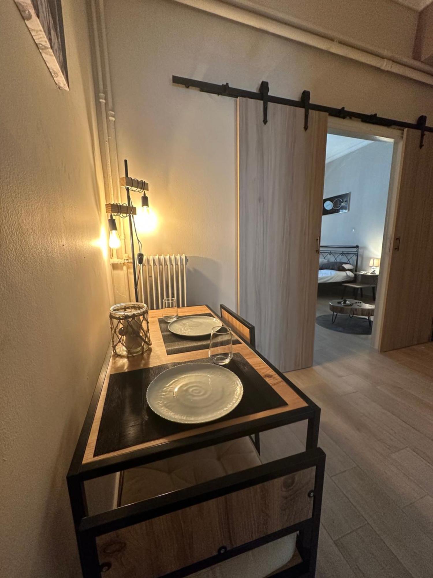 Ζεστή Φωλίτσα Στο Κέντρο. Apartamento Atenas Exterior foto